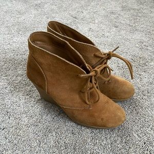 💜 Merona Genuine Leather Suede Wedge Heeled Lace Up Booties